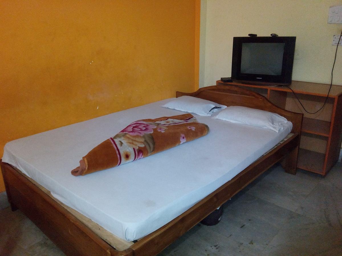 Dispur Lodge Guwahati Ngoại thất bức ảnh