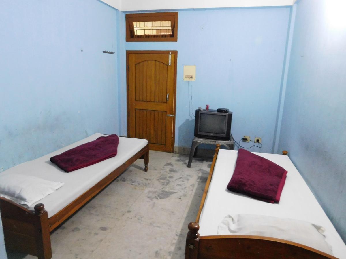 Dispur Lodge Guwahati Ngoại thất bức ảnh