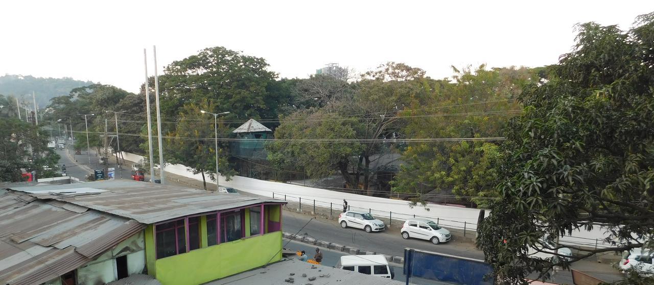 Dispur Lodge Guwahati Ngoại thất bức ảnh