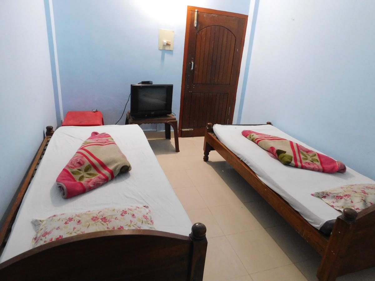 Dispur Lodge Guwahati Ngoại thất bức ảnh