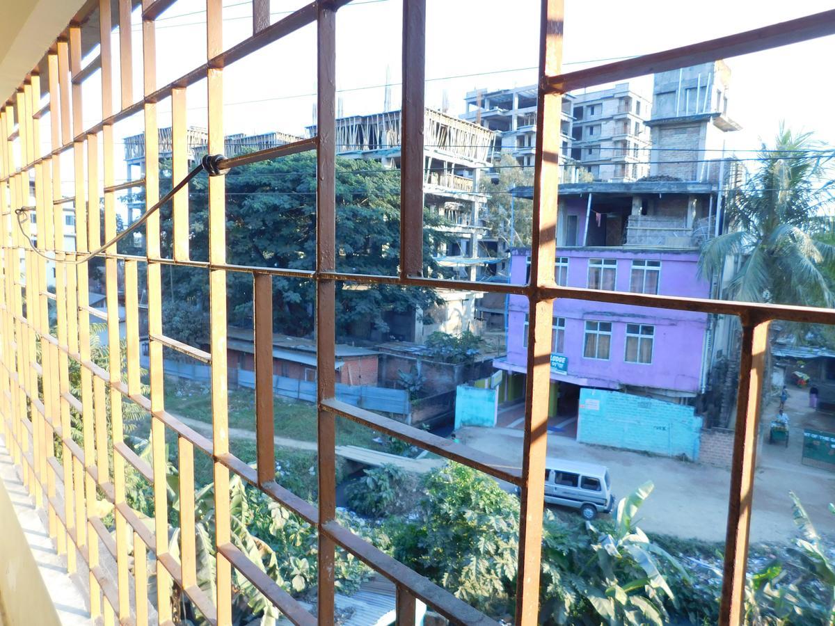 Dispur Lodge Guwahati Ngoại thất bức ảnh