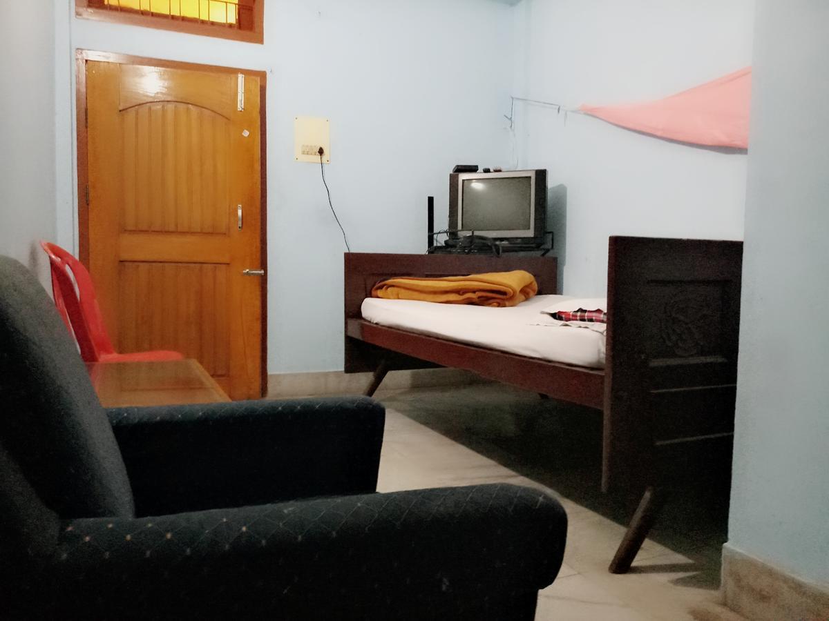 Dispur Lodge Guwahati Ngoại thất bức ảnh