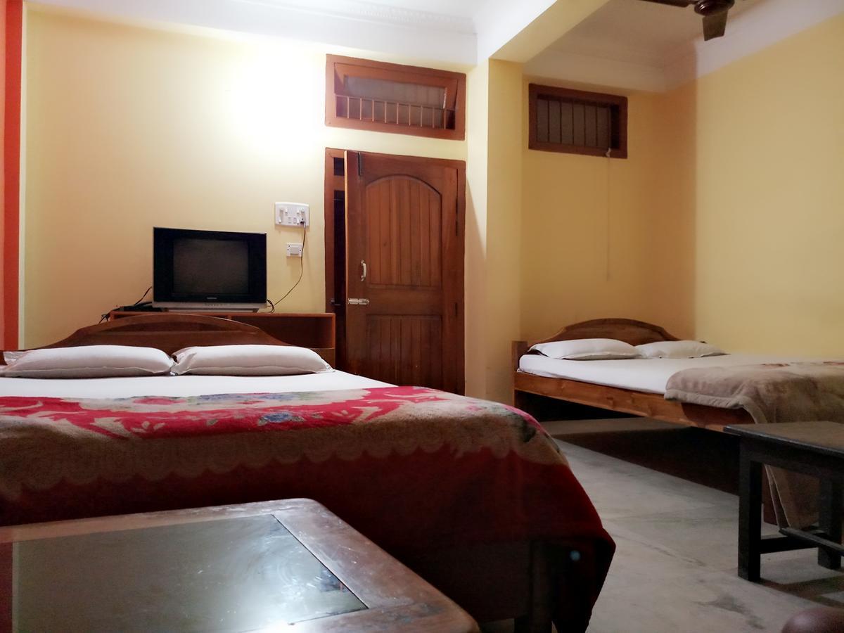 Dispur Lodge Guwahati Ngoại thất bức ảnh