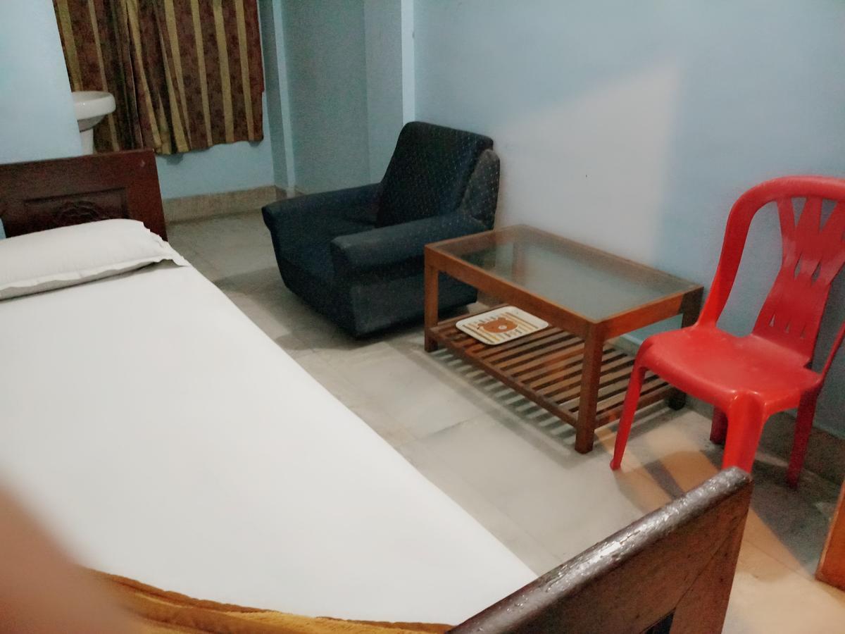 Dispur Lodge Guwahati Ngoại thất bức ảnh