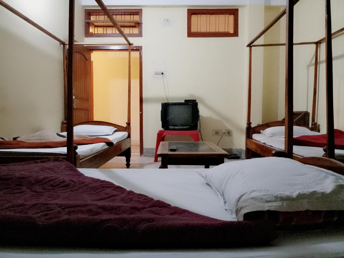 Dispur Lodge Guwahati Ngoại thất bức ảnh