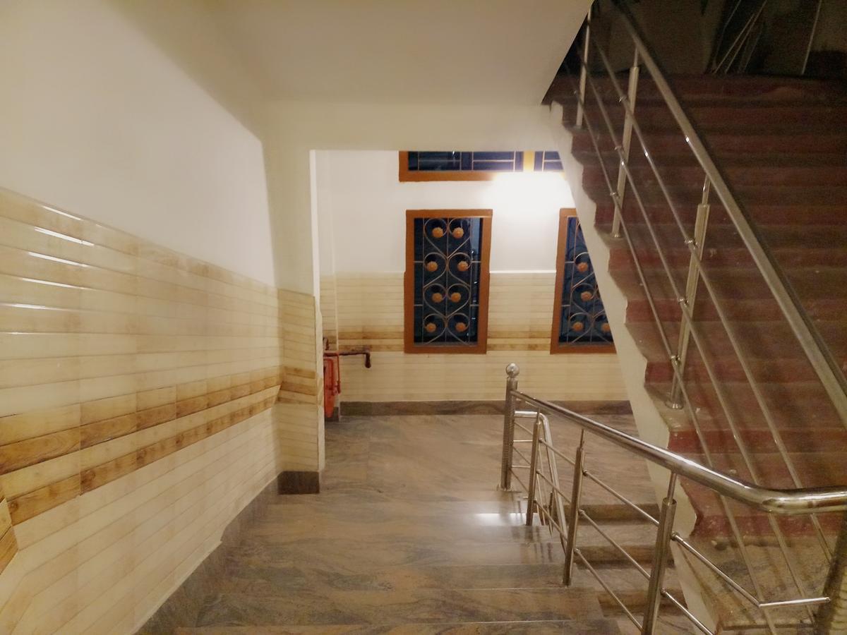 Dispur Lodge Guwahati Ngoại thất bức ảnh