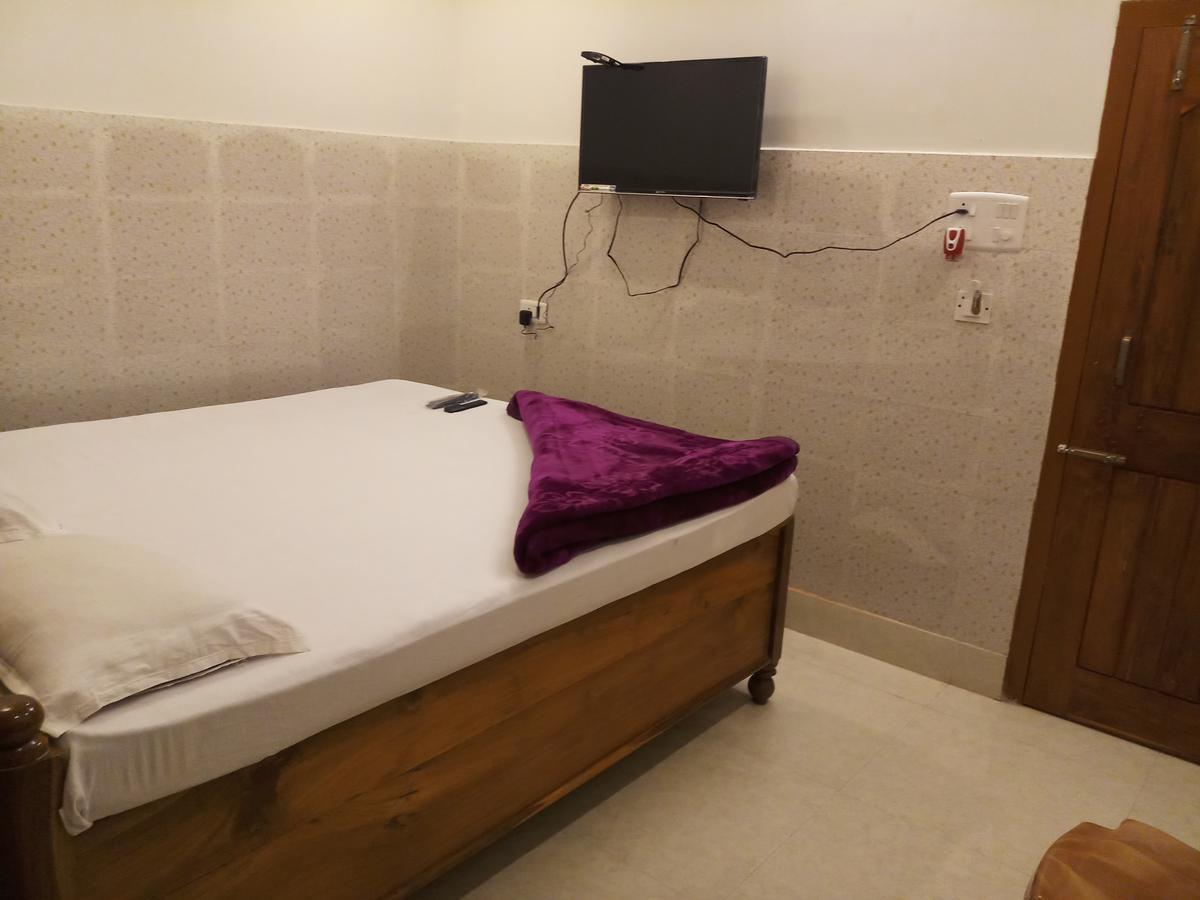 Dispur Lodge Guwahati Ngoại thất bức ảnh